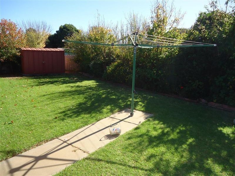 4 Kimba Drive, Glenfield Park NSW 2650