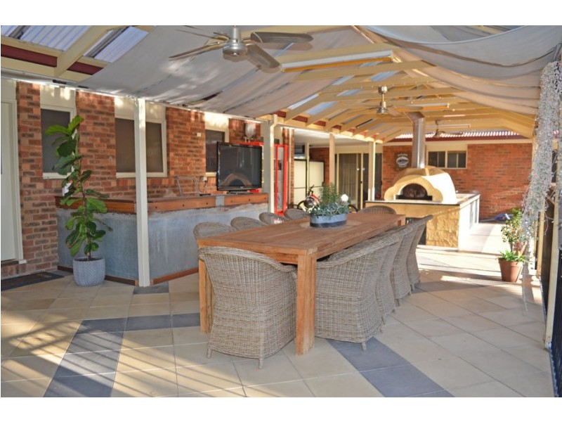 3 Sycamore Road, Lake Albert NSW 2650