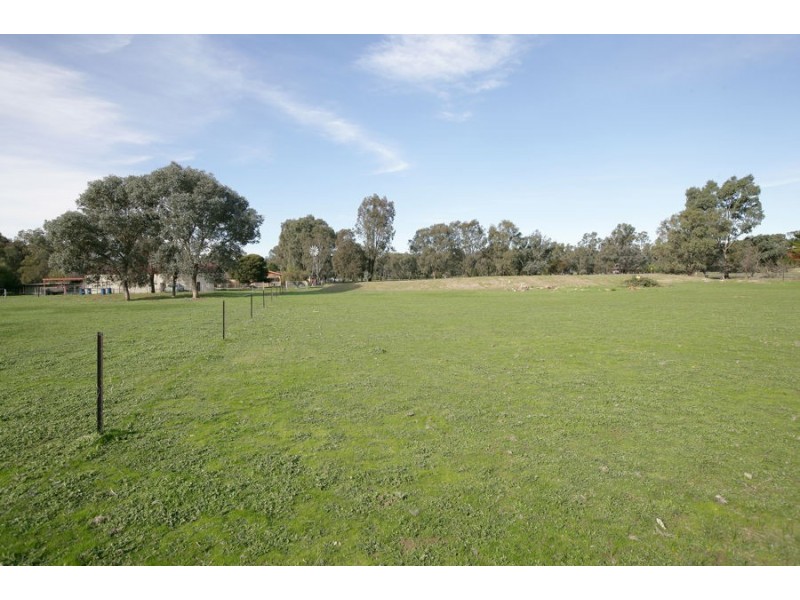 3 Sycamore Road, Lake Albert NSW 2650