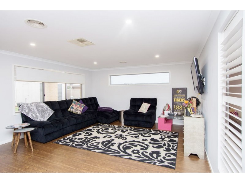 19 Gibson Street, Boorooma NSW 2650