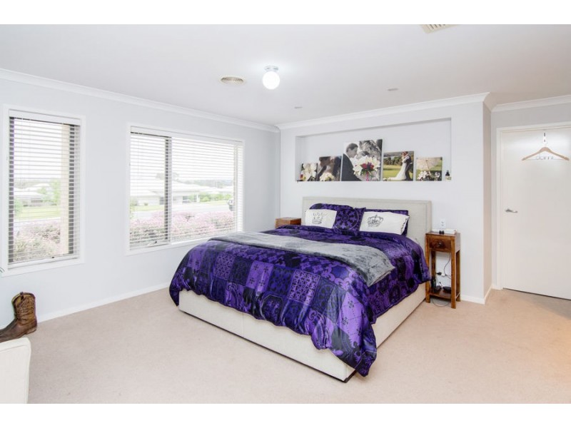 19 Gibson Street, Boorooma NSW 2650