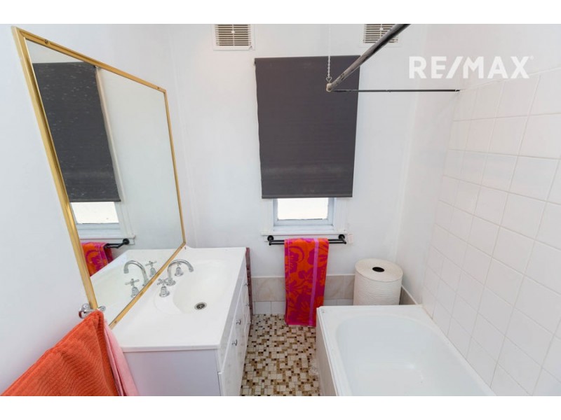 49 Ziegler Avenue, Kooringal NSW 2650