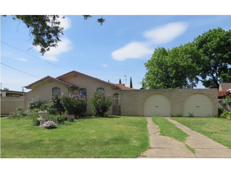 23 Huron Crescent, Lake Albert NSW 2650