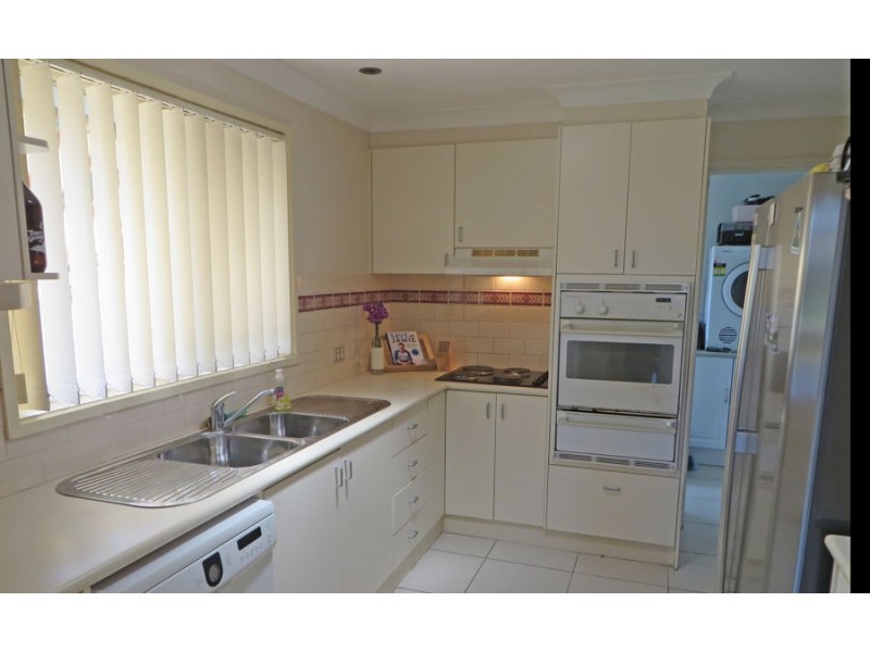 23 Huron Crescent, Lake Albert NSW 2650