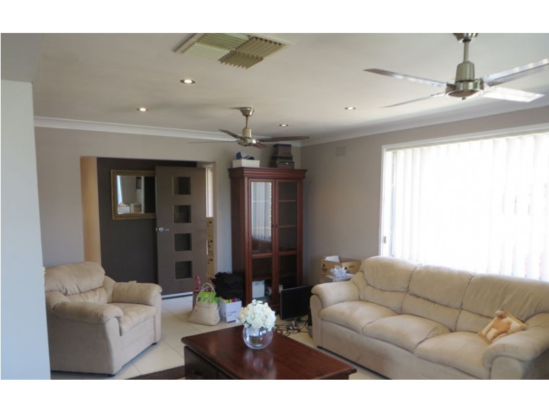 23 Huron Crescent, Lake Albert NSW 2650