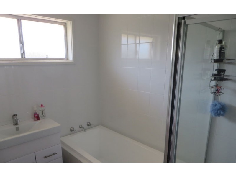 23 Huron Crescent, Lake Albert NSW 2650