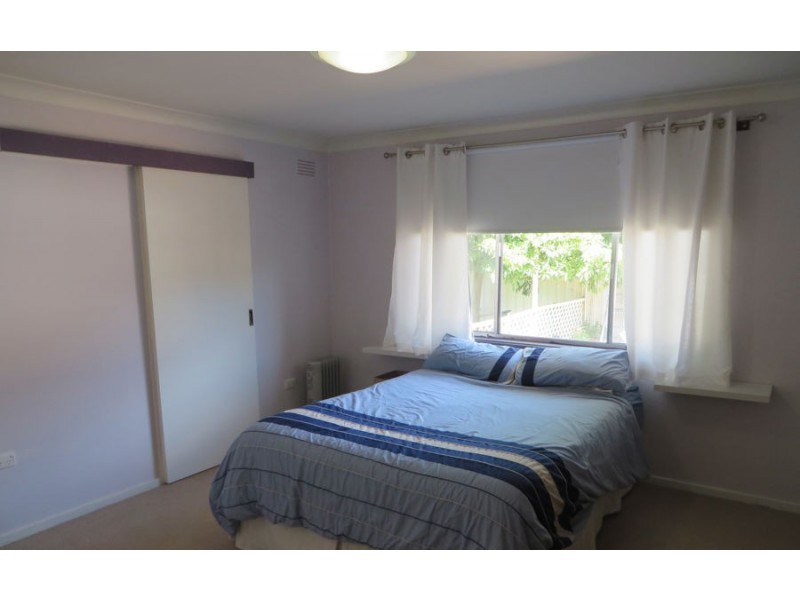 23 Huron Crescent, Lake Albert NSW 2650