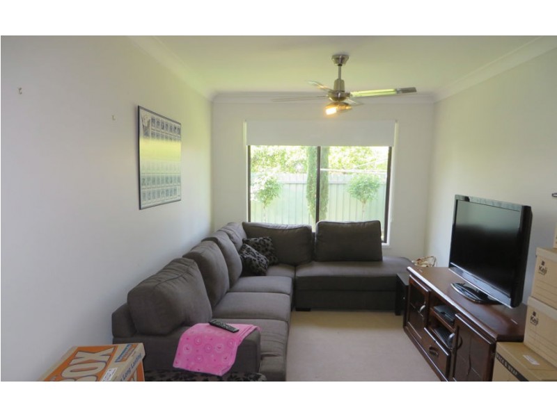 23 Huron Crescent, Lake Albert NSW 2650