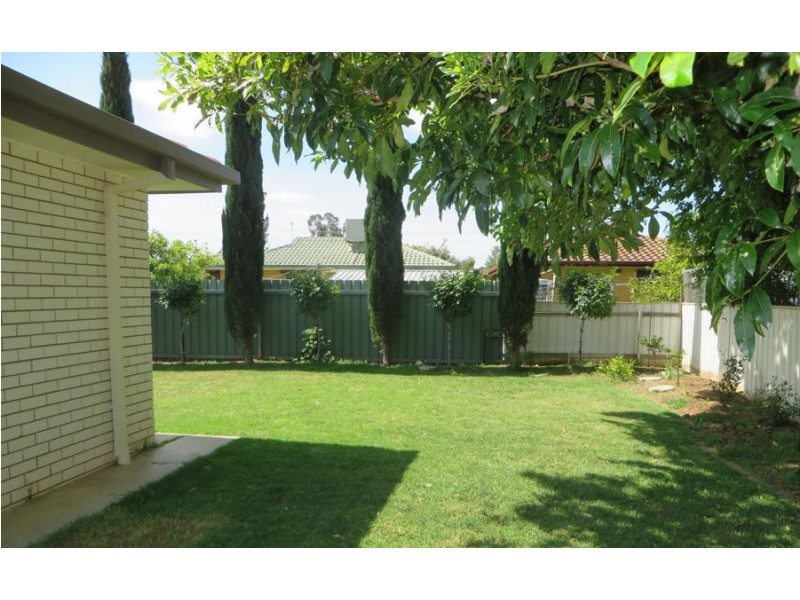 23 Huron Crescent, Lake Albert NSW 2650