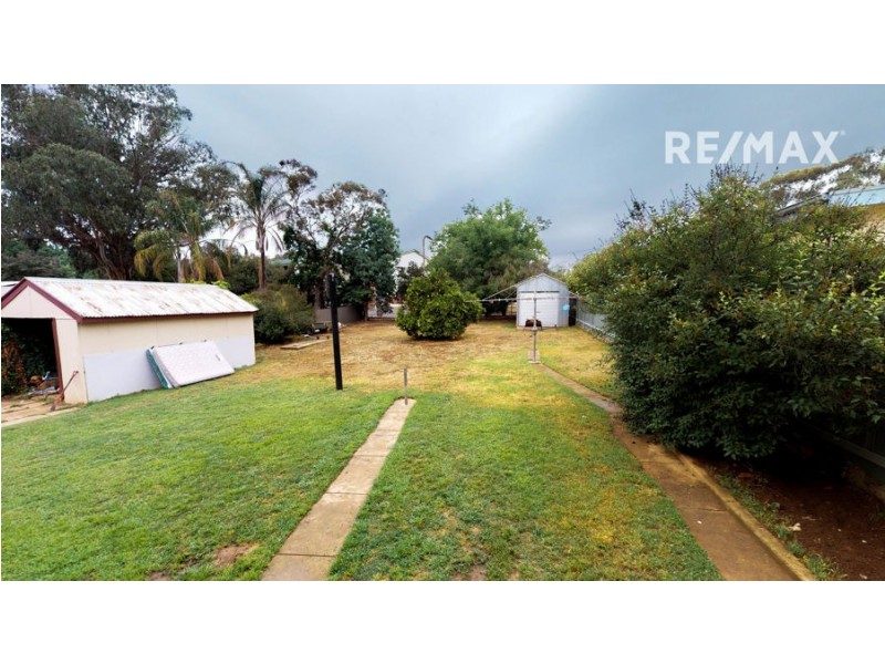 24 Copland Street, Kooringal NSW 2650