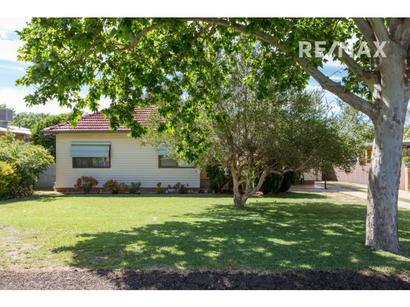 129 Grove Street, Kooringal NSW 2650