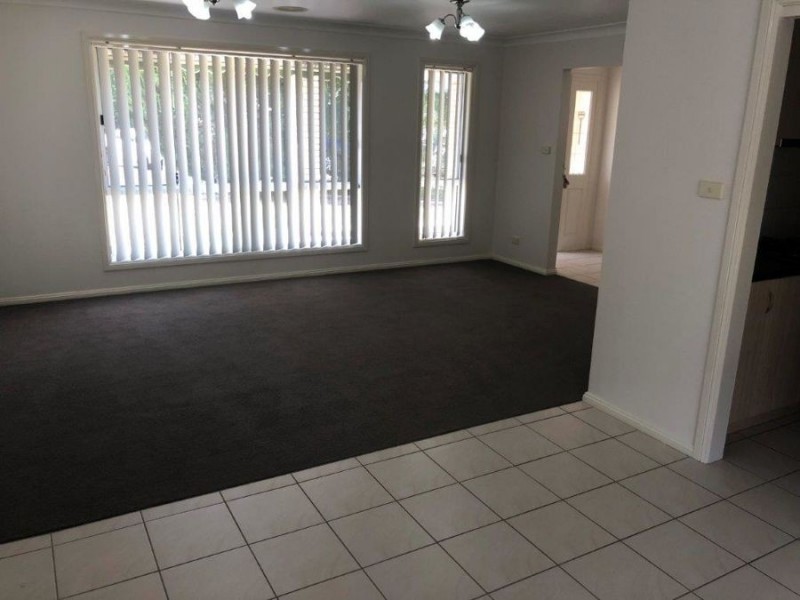 5 Giwang Place, Glenfield Park NSW 2650