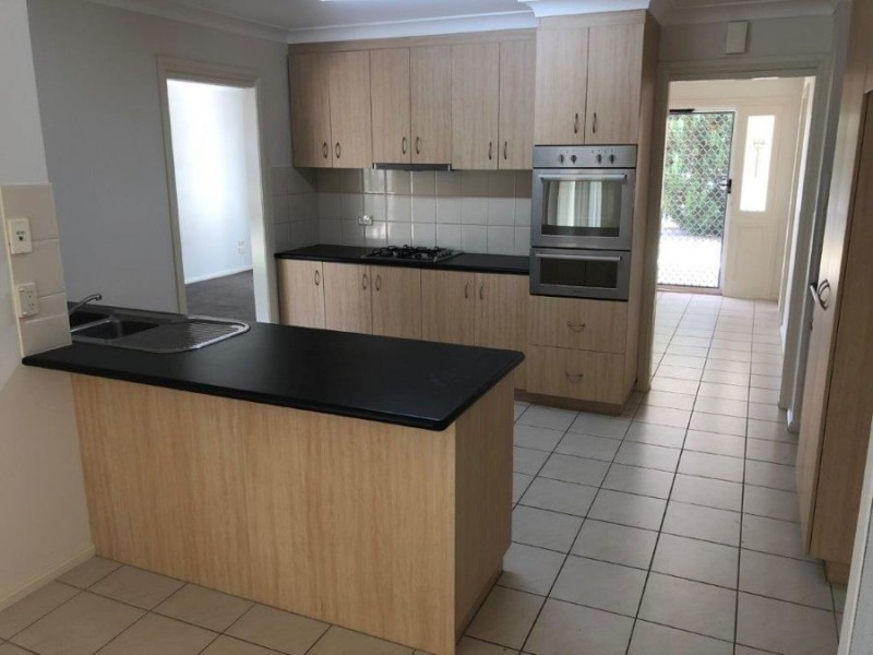 5 Giwang Place, Glenfield Park NSW 2650