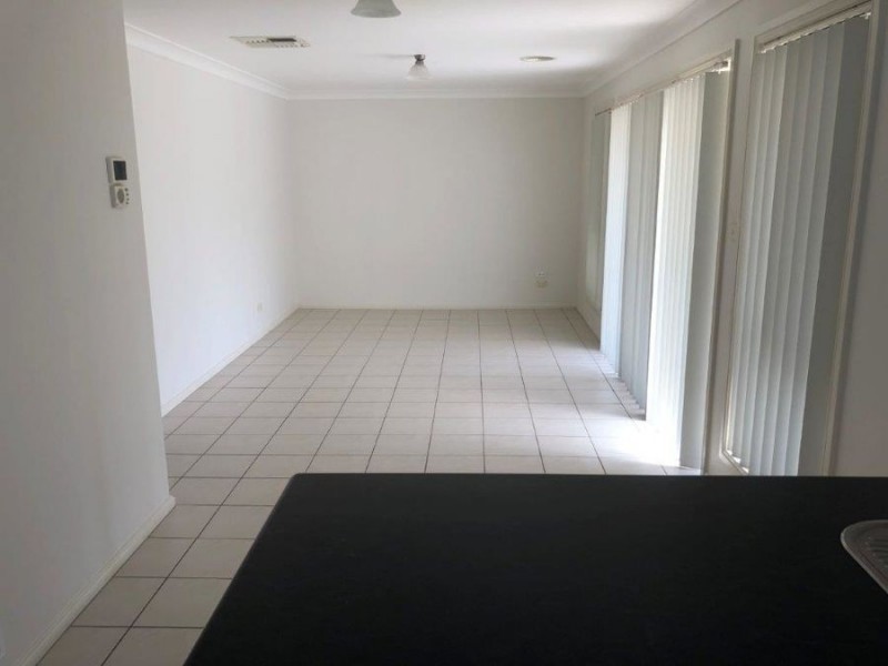 5 Giwang Place, Glenfield Park NSW 2650