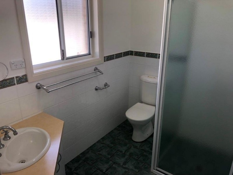 5 Giwang Place, Glenfield Park NSW 2650