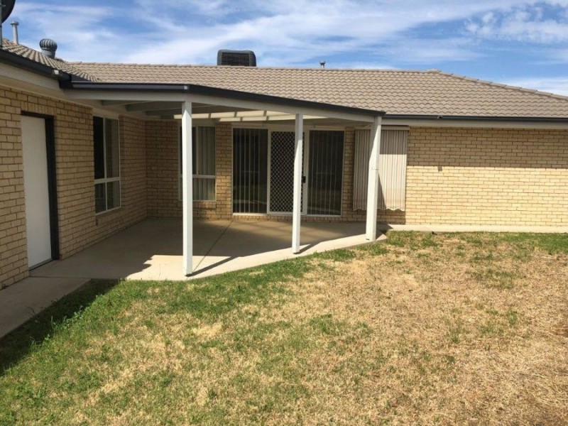 5 Giwang Place, Glenfield Park NSW 2650