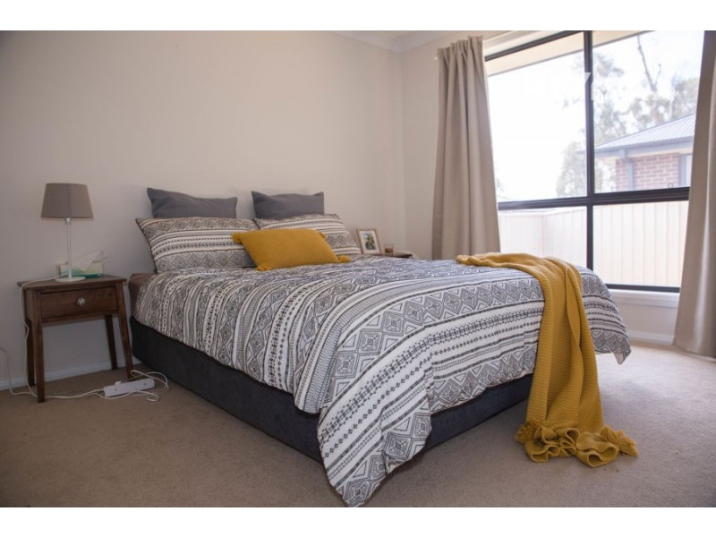 6 Mordie Place, Gobbagombalin NSW 2650