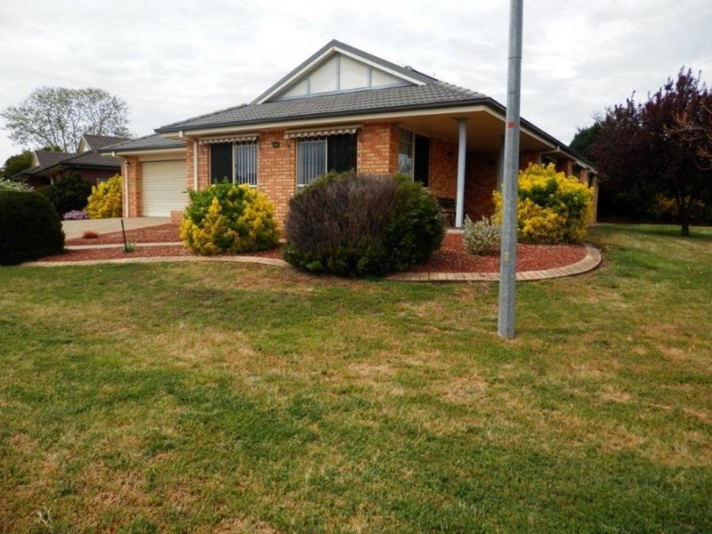 4 Mangrove Crescent, Forest Hill NSW 2651