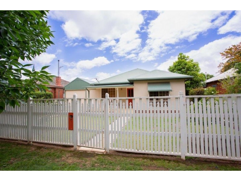 43 Meurant Avenue, Wagga Wagga NSW 2650