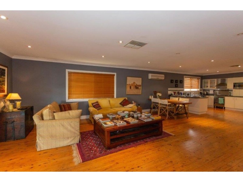 43 Meurant Avenue, Wagga Wagga NSW 2650