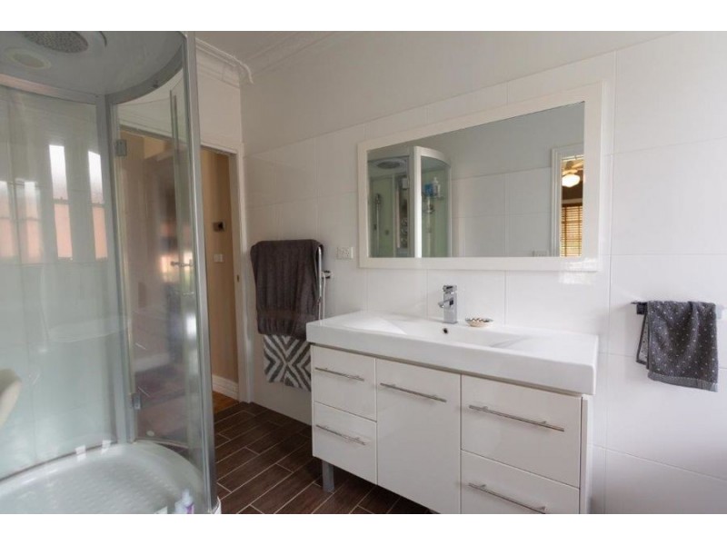 43 Meurant Avenue, Wagga Wagga NSW 2650