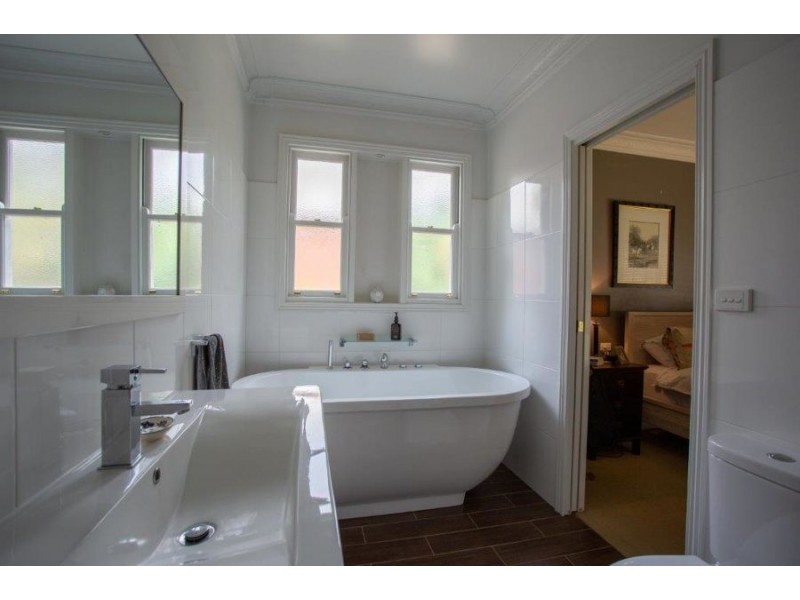 43 Meurant Avenue, Wagga Wagga NSW 2650