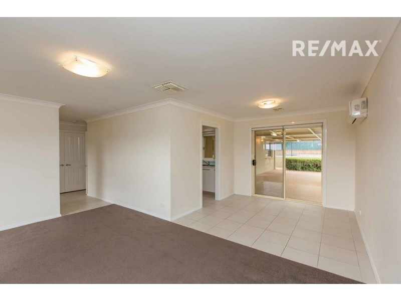 8 Fletcher Place, Kooringal NSW 2650