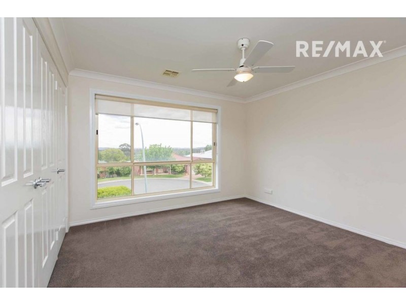 8 Fletcher Place, Kooringal NSW 2650