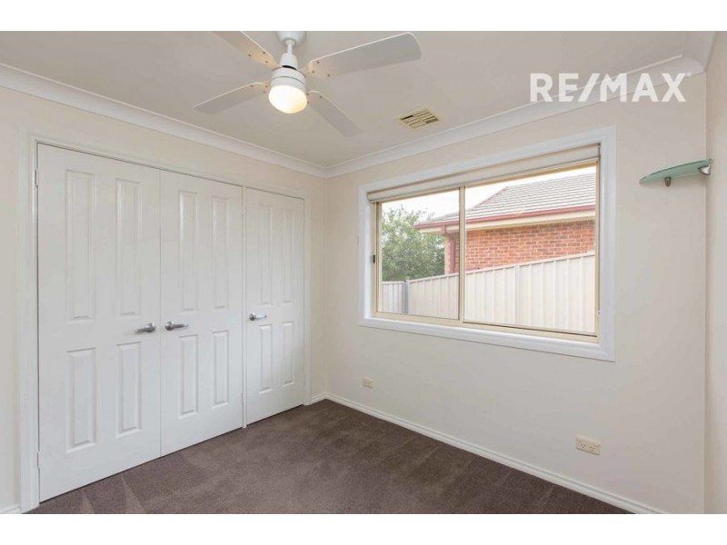 8 Fletcher Place, Kooringal NSW 2650