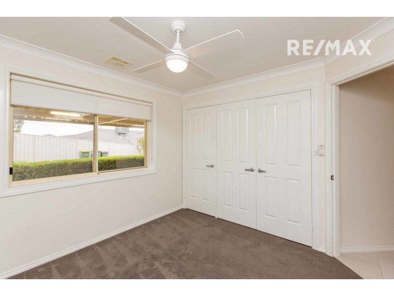 8 Fletcher Place, Kooringal NSW 2650