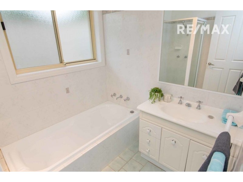 8 Fletcher Place, Kooringal NSW 2650