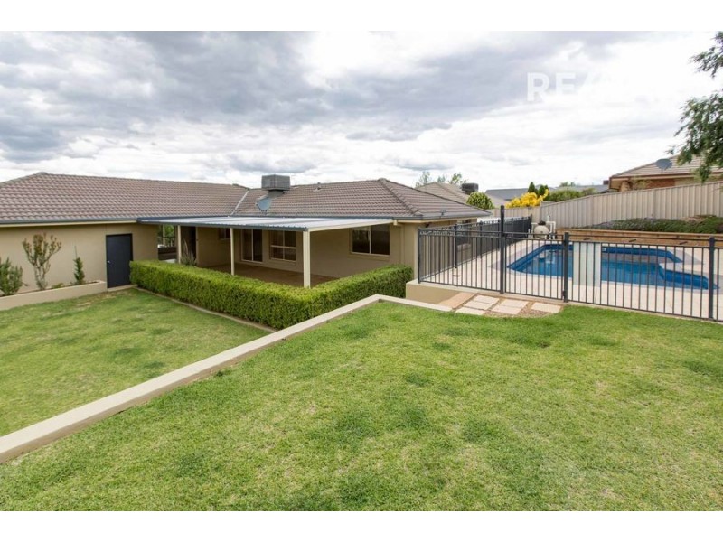 8 Fletcher Place, Kooringal NSW 2650