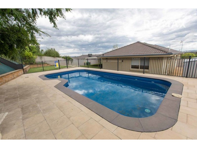 8 Fletcher Place, Kooringal NSW 2650