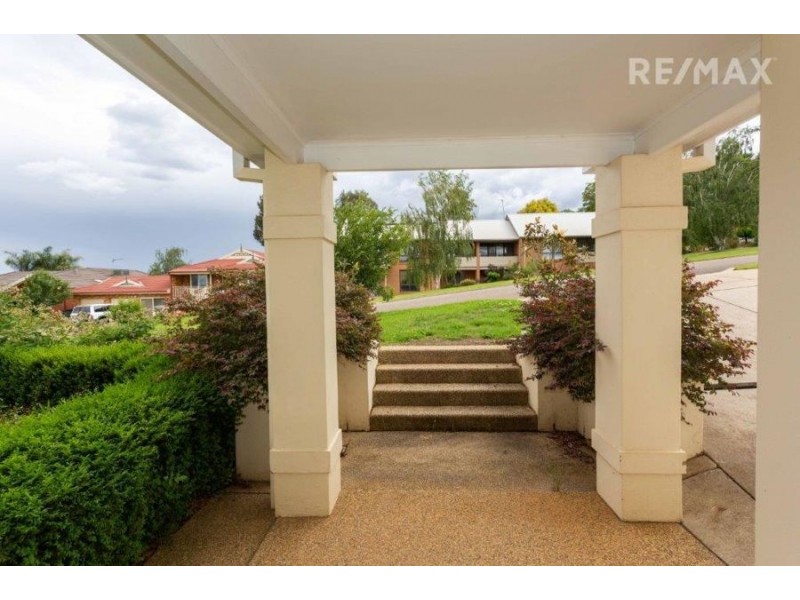 2/56 Simkin Crescent, Kooringal NSW 2650