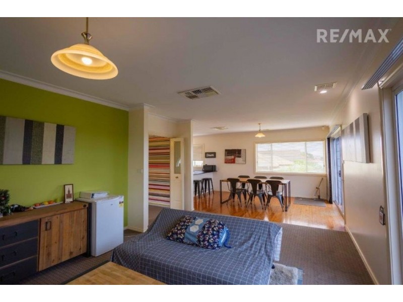 2/56 Simkin Crescent, Kooringal NSW 2650