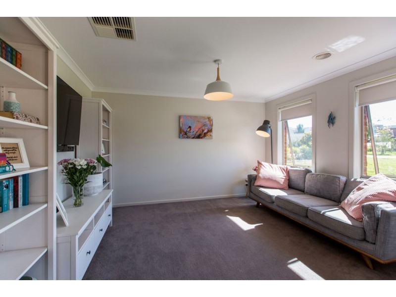 3 Mulberrygong Court, Gobbagombalin NSW 2650