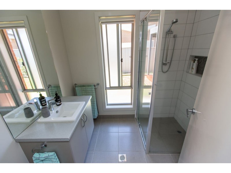 3 Mulberrygong Court, Gobbagombalin NSW 2650