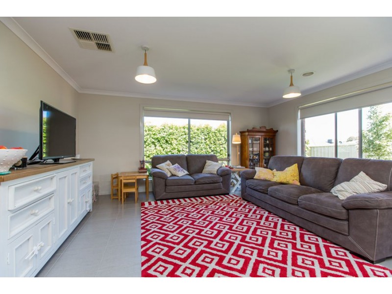 3 Mulberrygong Court, Gobbagombalin NSW 2650
