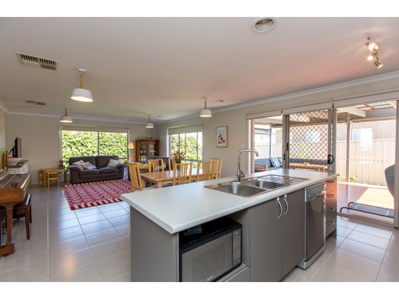 3 Mulberrygong Court, Gobbagombalin NSW 2650