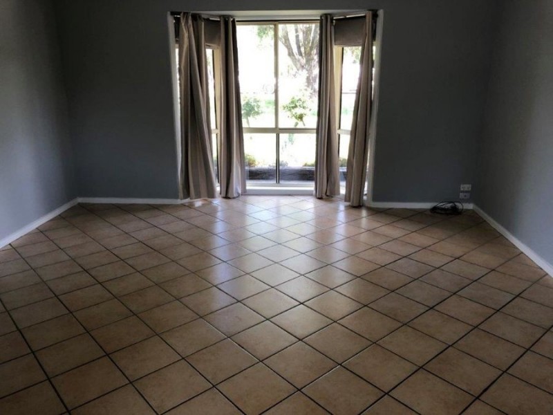 7 Norfolk Avenue, Lake Albert NSW 2650