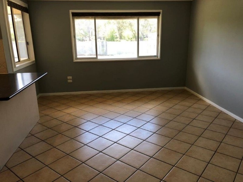 7 Norfolk Avenue, Lake Albert NSW 2650