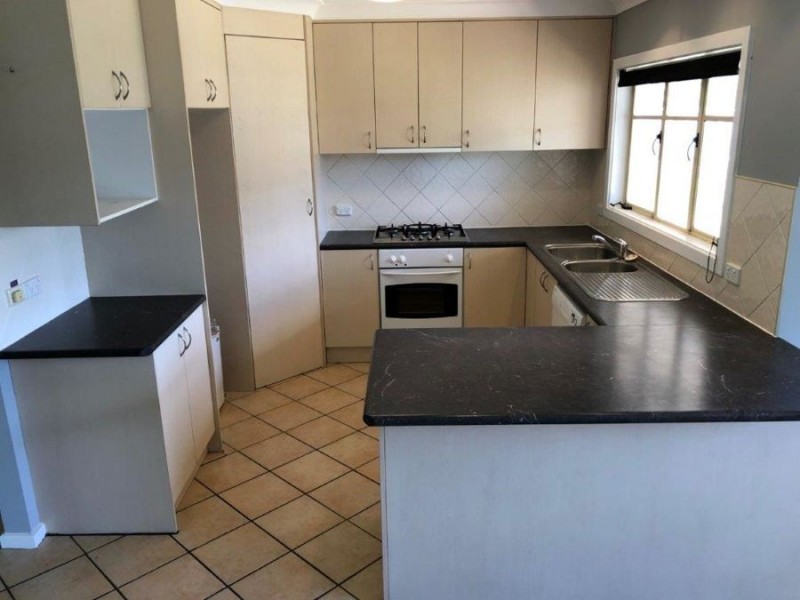 7 Norfolk Avenue, Lake Albert NSW 2650