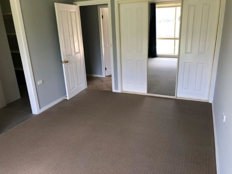 7 Norfolk Avenue, Lake Albert NSW 2650