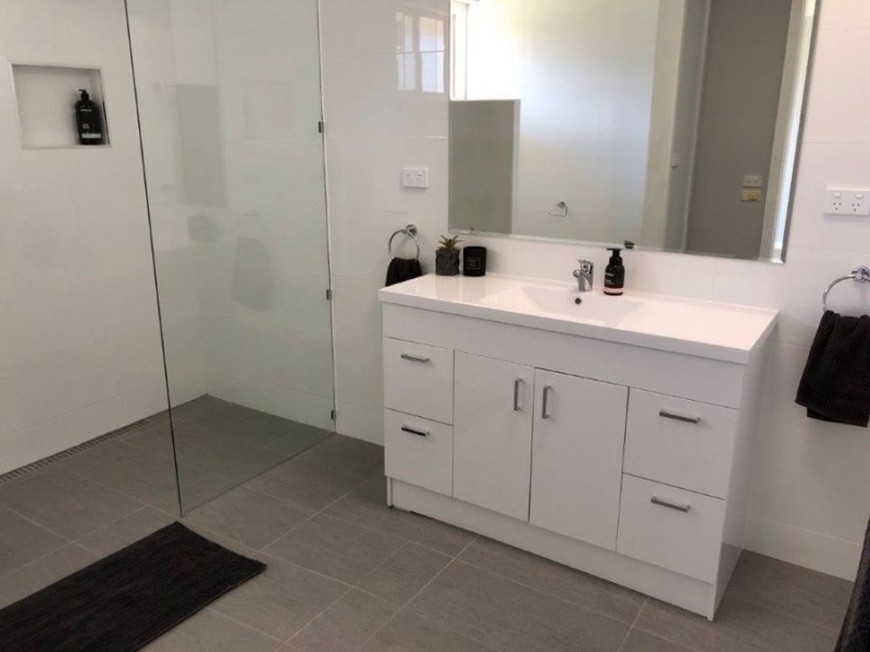 7 Norfolk Avenue, Lake Albert NSW 2650