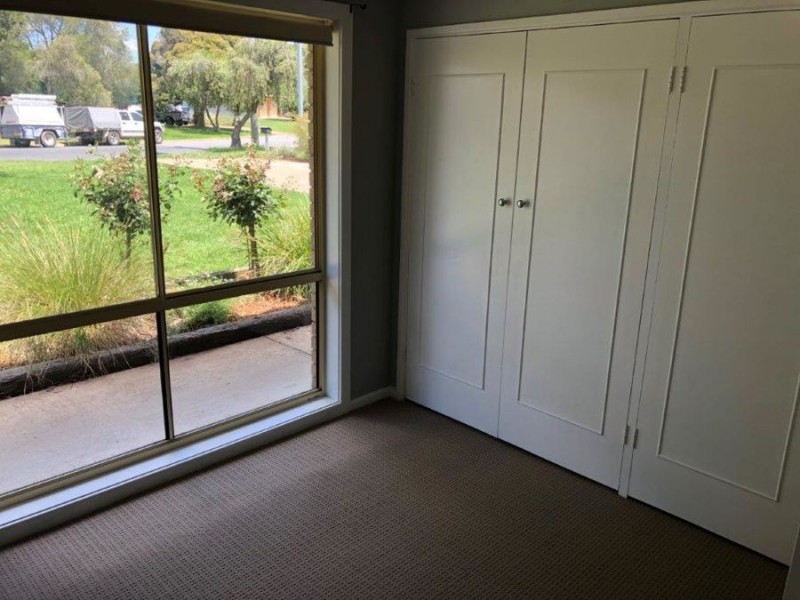 7 Norfolk Avenue, Lake Albert NSW 2650