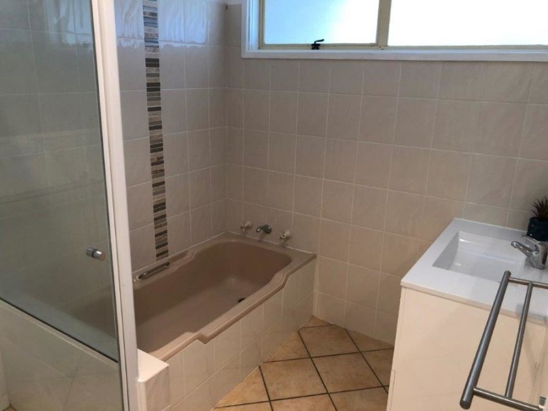 7 Norfolk Avenue, Lake Albert NSW 2650