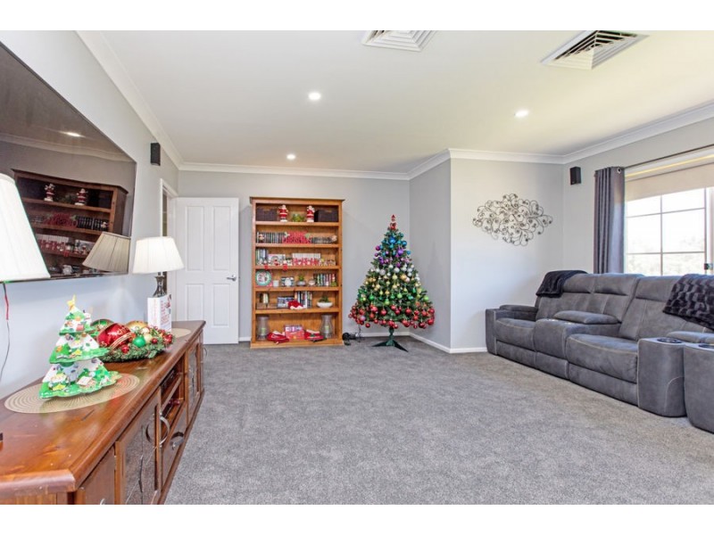 12 Casuarina Place, Springvale NSW 2650