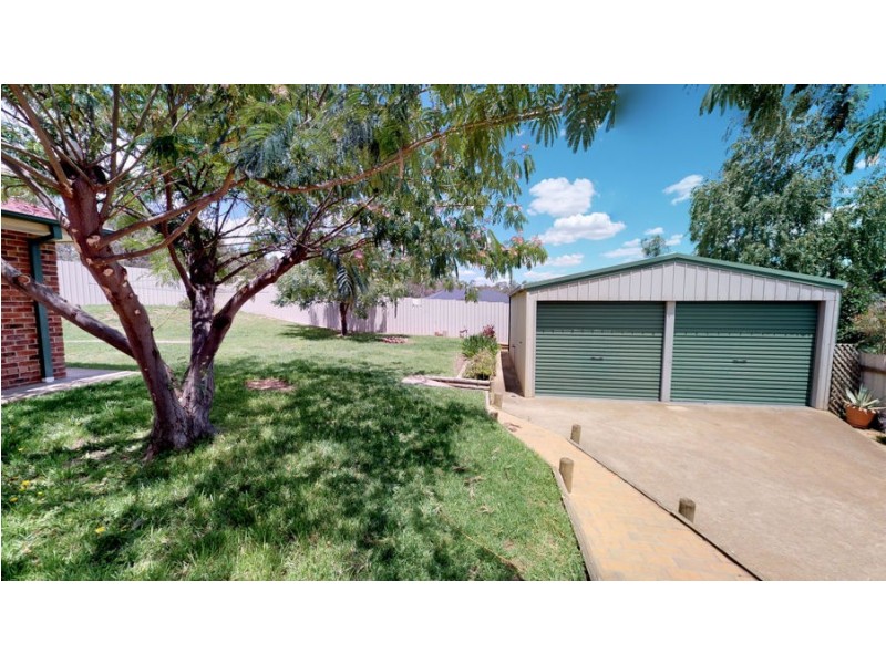 5 Wandoo Place, Bourkelands NSW 2650