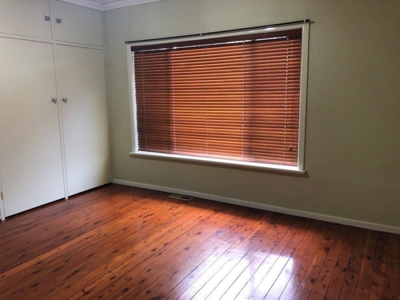 126 Simkin Crescent, Kooringal NSW 2650