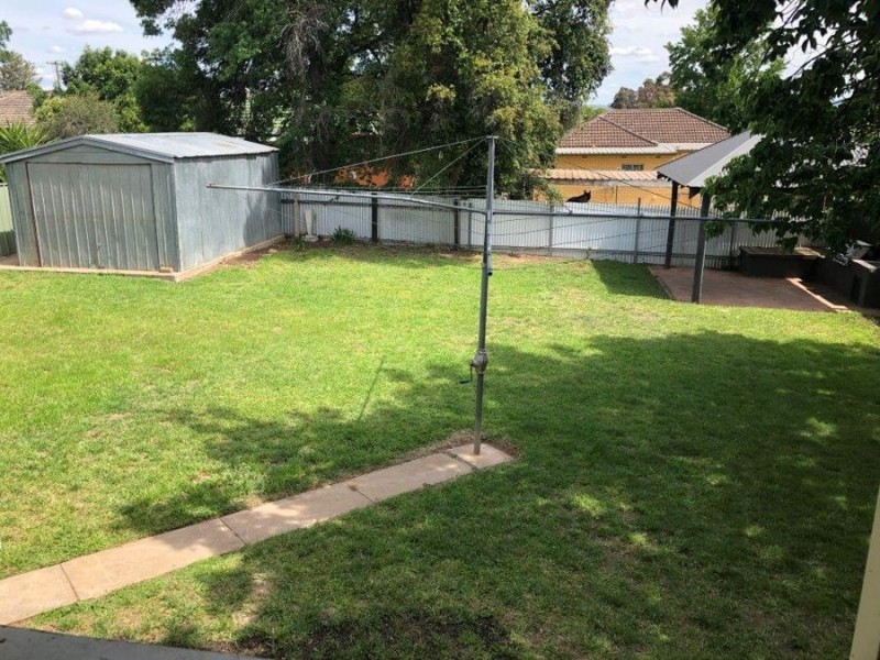 126 Simkin Crescent, Kooringal NSW 2650